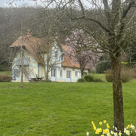 La Maison Bleue Fierville-les-Parcs